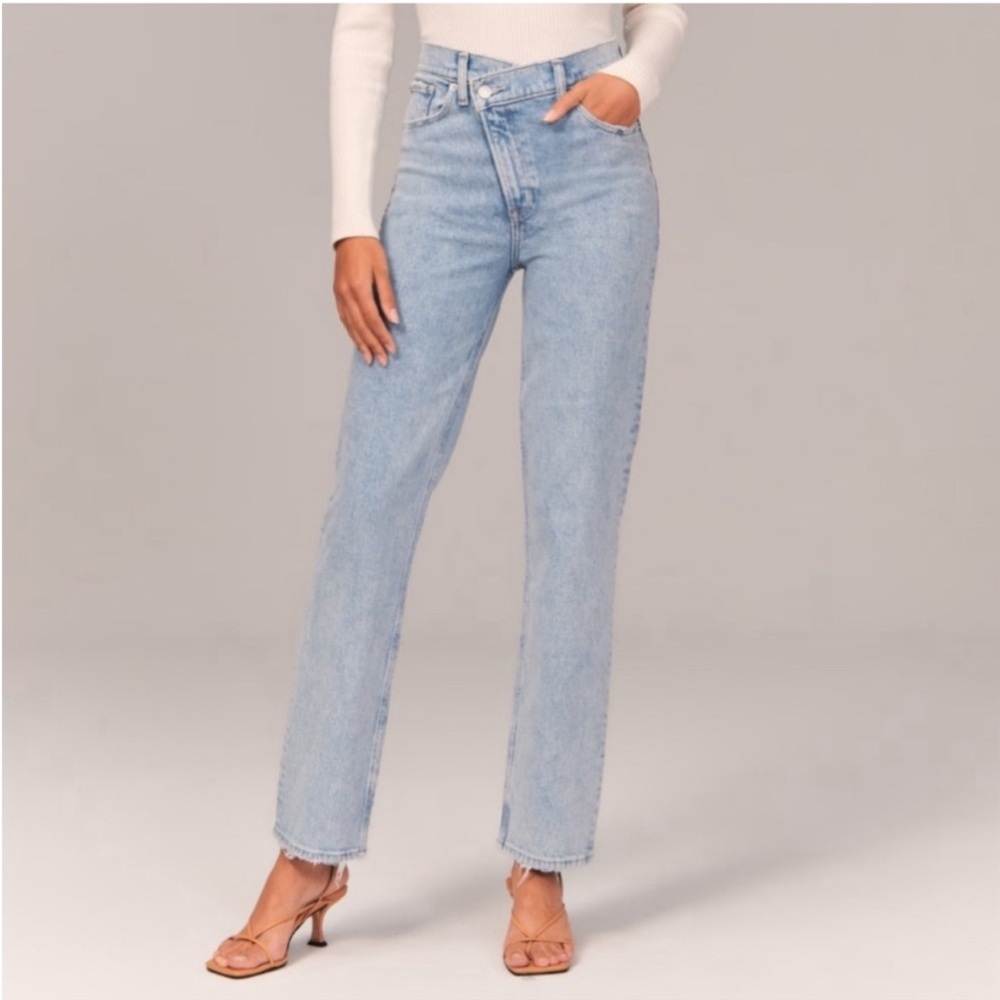 Abercrombie & Fitch High Rise Cross Hem Dad Jean - size 27 / 4